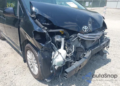 2016 Toyota Sienna Xle 8 Passenger z USA, uszkodzony, nr VIN 5TDYK3DCXGS748104